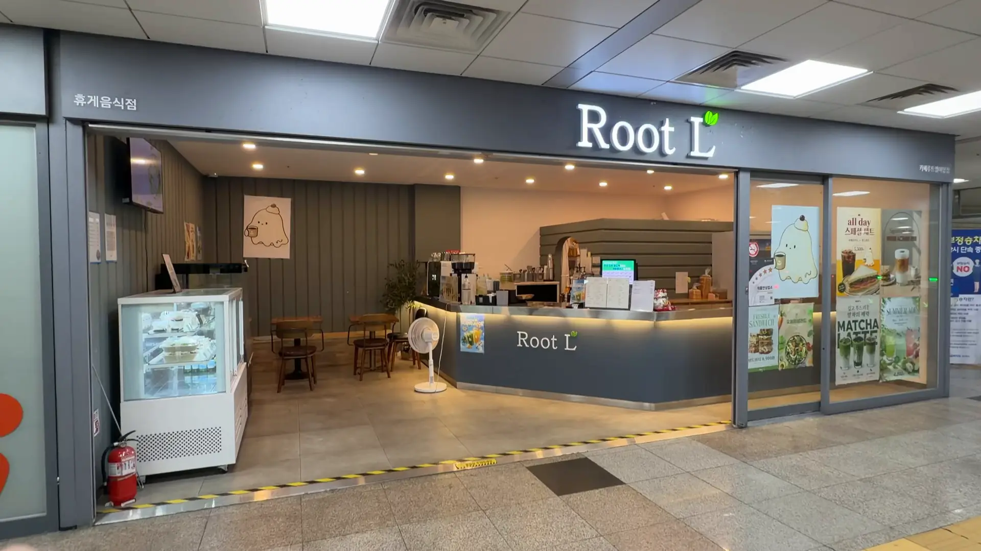 Root L 매장 입구