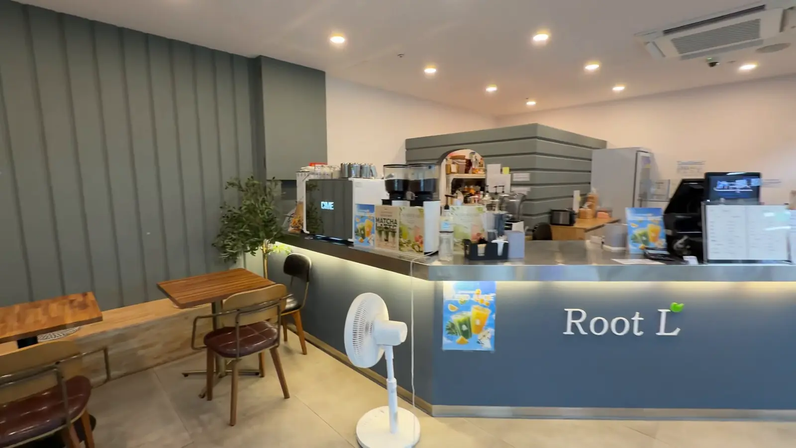Root L 매장 내부